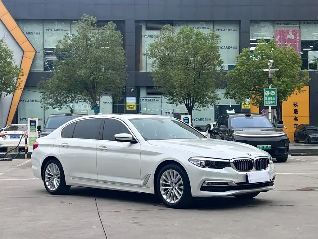 BMW 5 Series — миниатюра 3