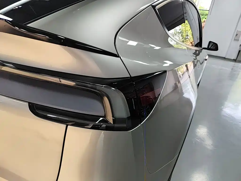 Tesla Model Y L — миниатюра 8