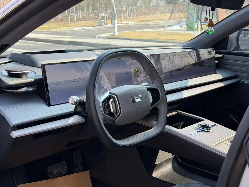 GEELY GALAXY GALAXY E8