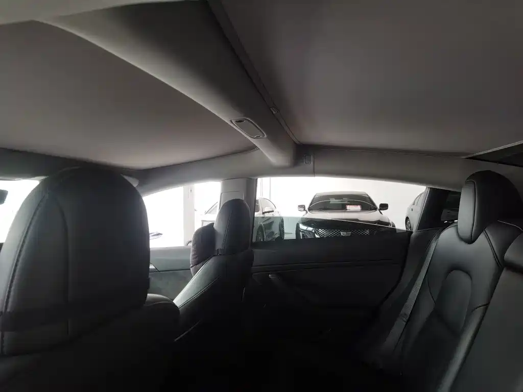 Tesla Model 3 — миниатюра 12