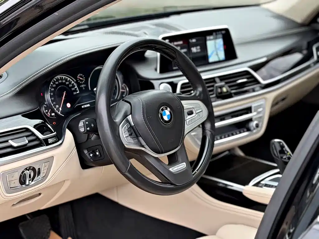 BMW 7 Series — миниатюра 4