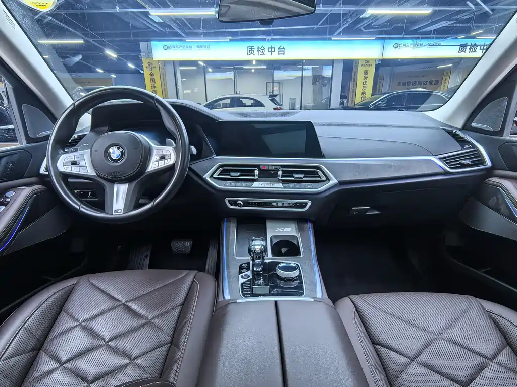 BMW X5 2022 xDrive 30Li Premium M Sport