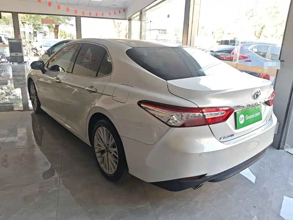 Toyota Camry — миниатюра 5
