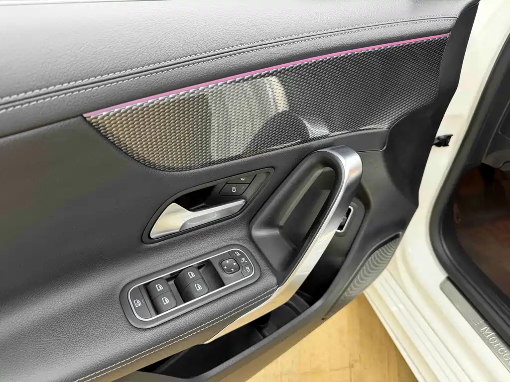 Mercedes-Benz A-Class — миниатюра 8