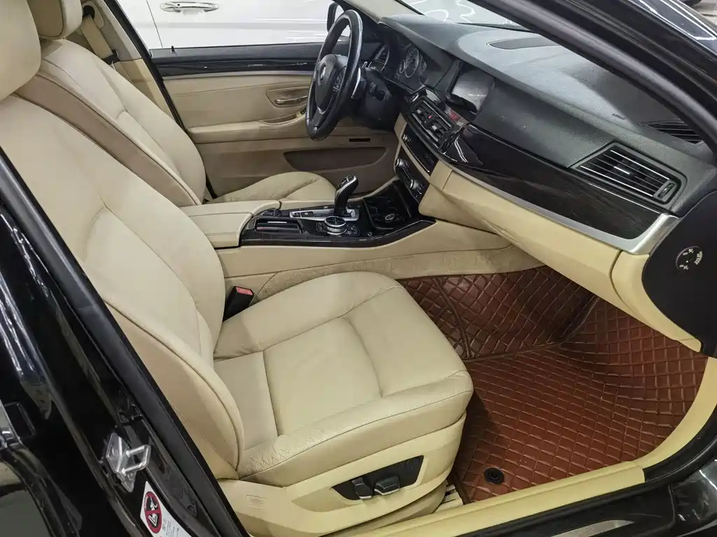 BMW 5 Series — миниатюра 8