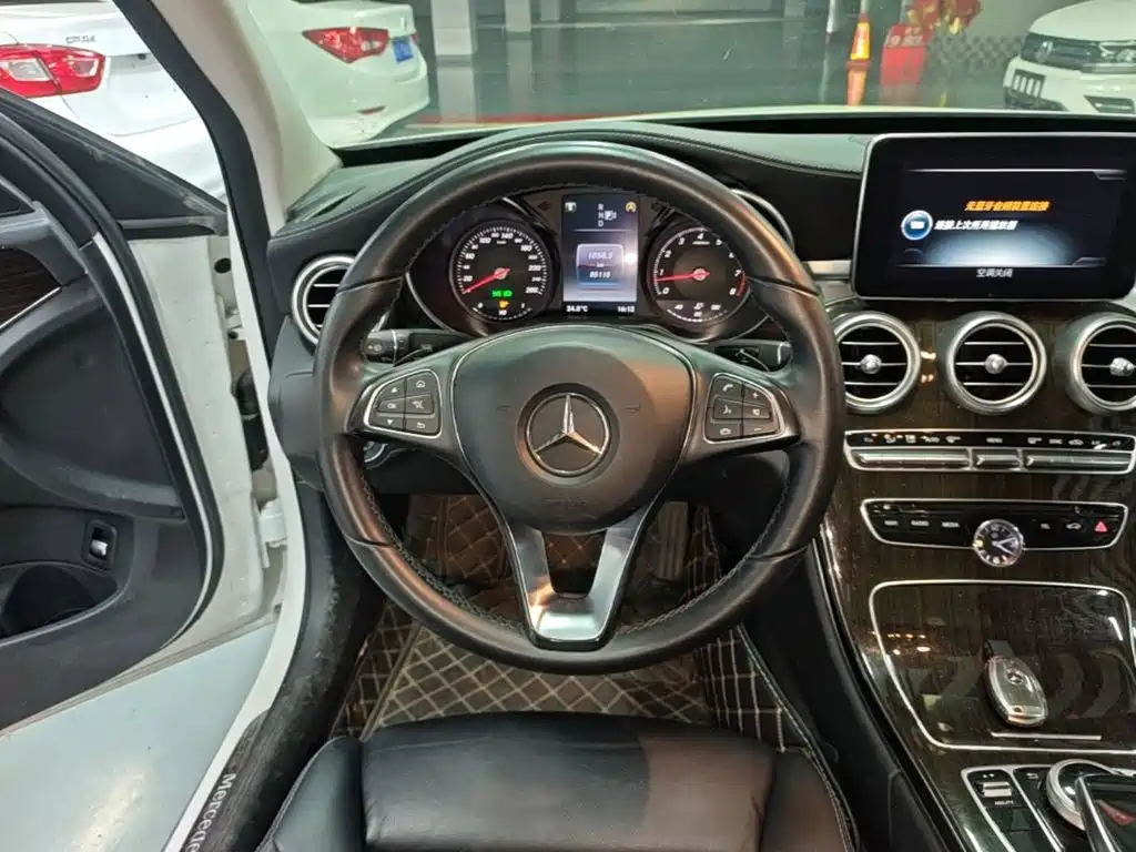 Mercedes-Benz C-Class — миниатюра 11