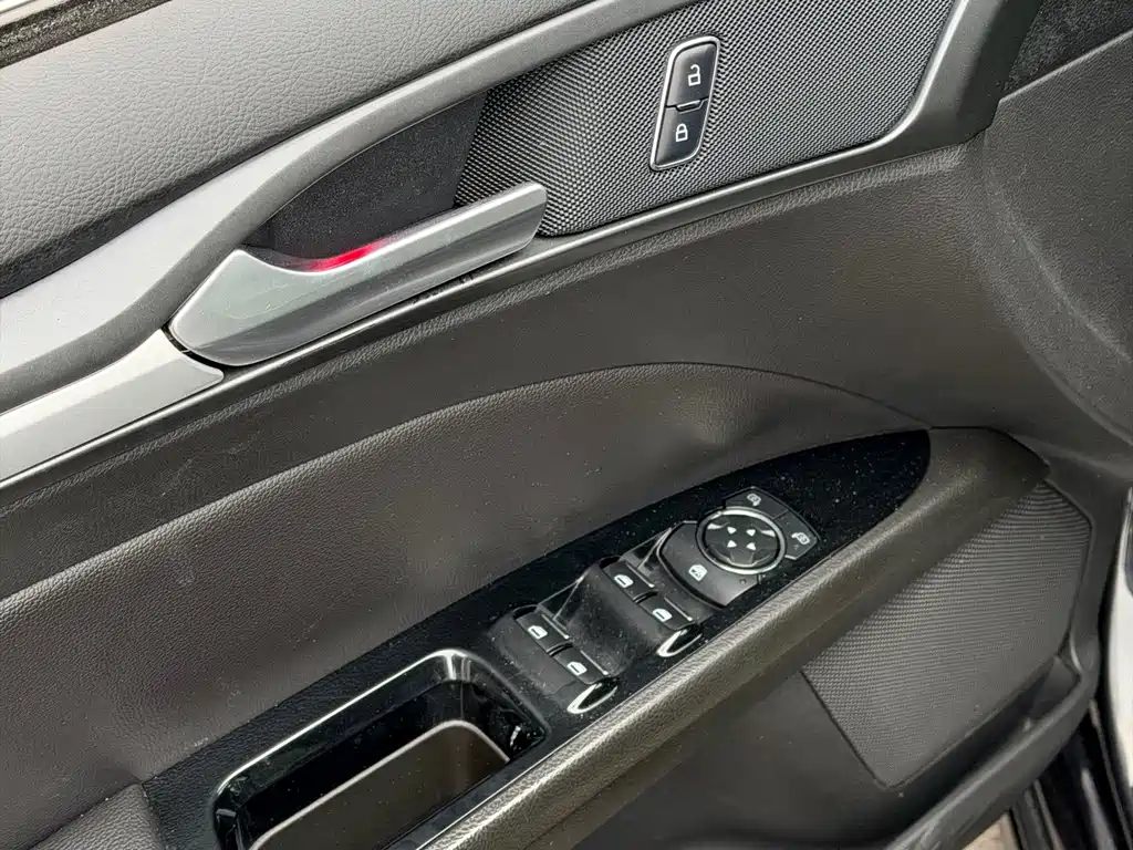 Ford Mondeo — миниатюра 10