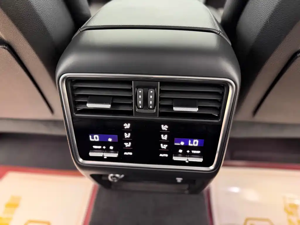 Porsche Cayenne — миниатюра 12