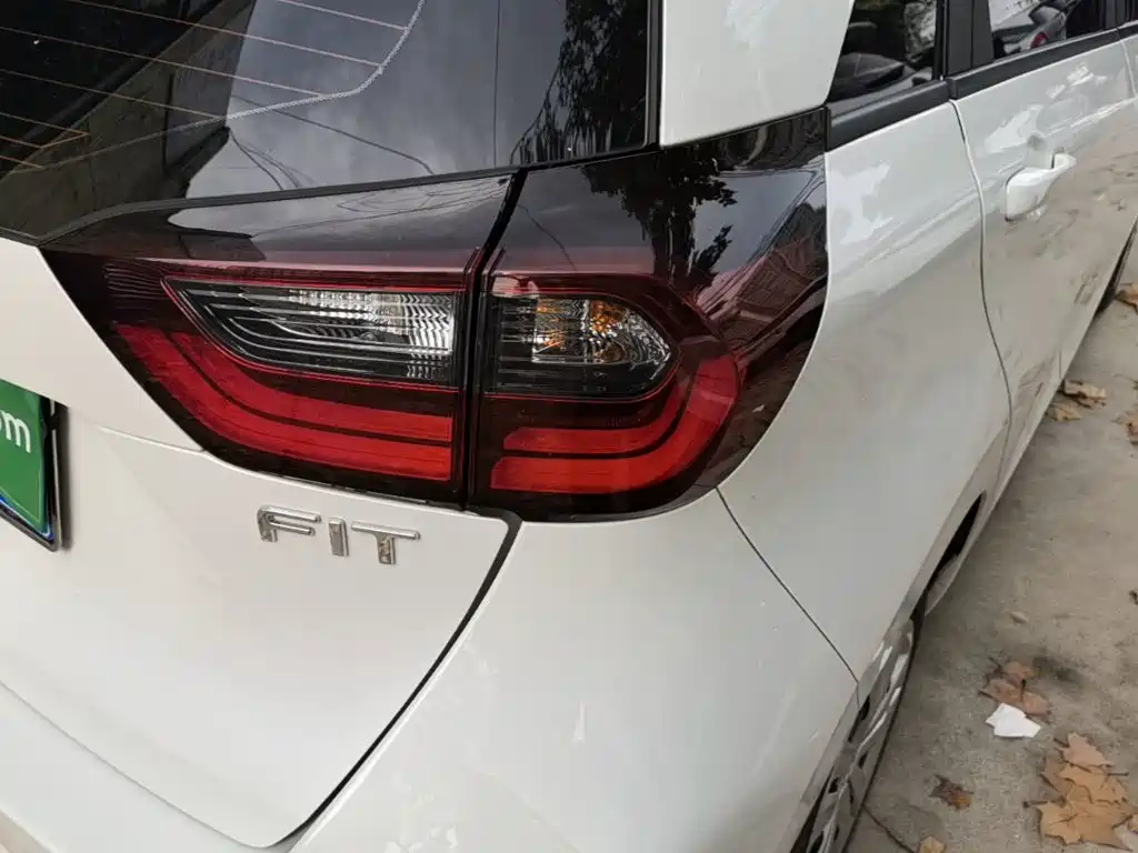 Honda Fit — миниатюра 8