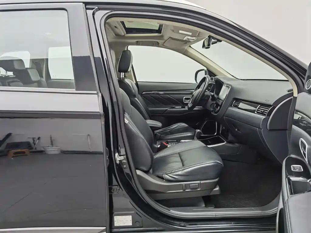 Mitsubishi Outlander — миниатюра 23