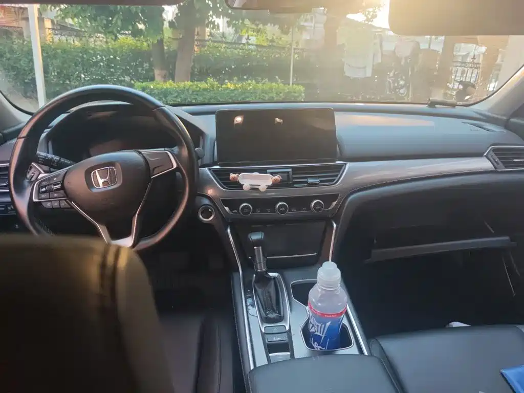 Honda Accord — миниатюра 13