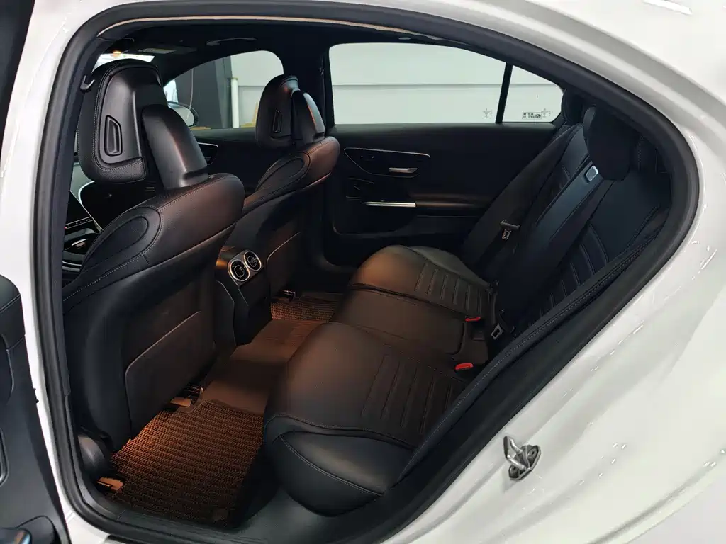 Mercedes-Benz C-Class — миниатюра 16