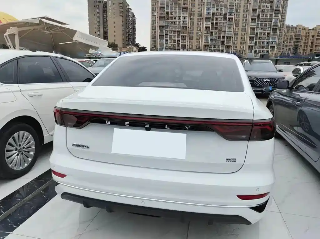 Geely Emgrand — миниатюра 12