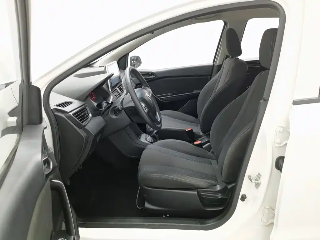 Baojun 310 — миниатюра 10