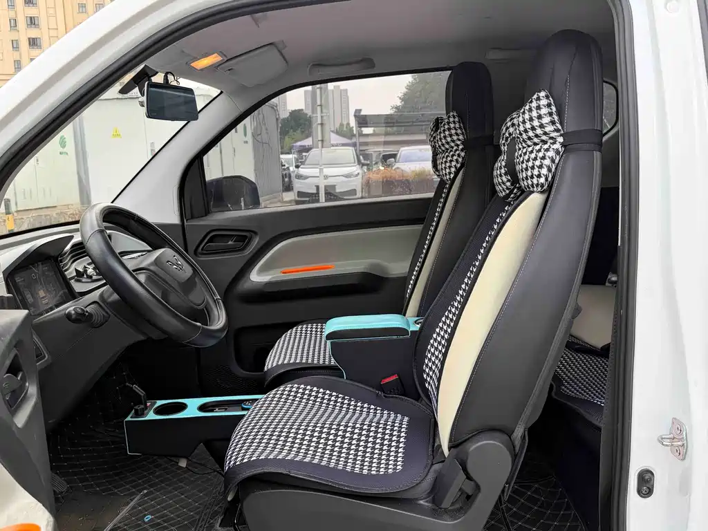 Wuling MINIEV — миниатюра 6