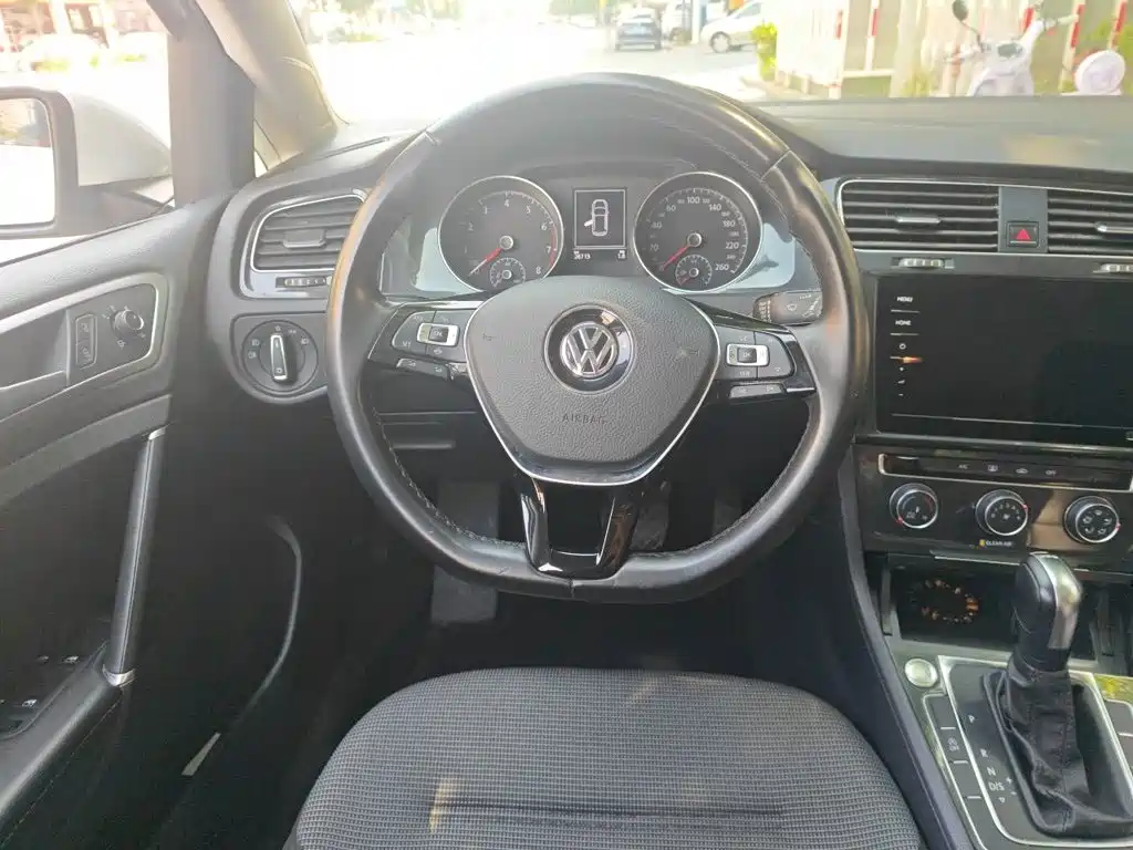 Volkswagen Golf — миниатюра 6