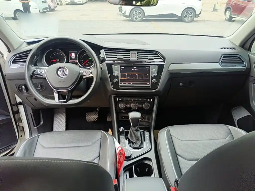 Volkswagen Tiguan L — миниатюра 10