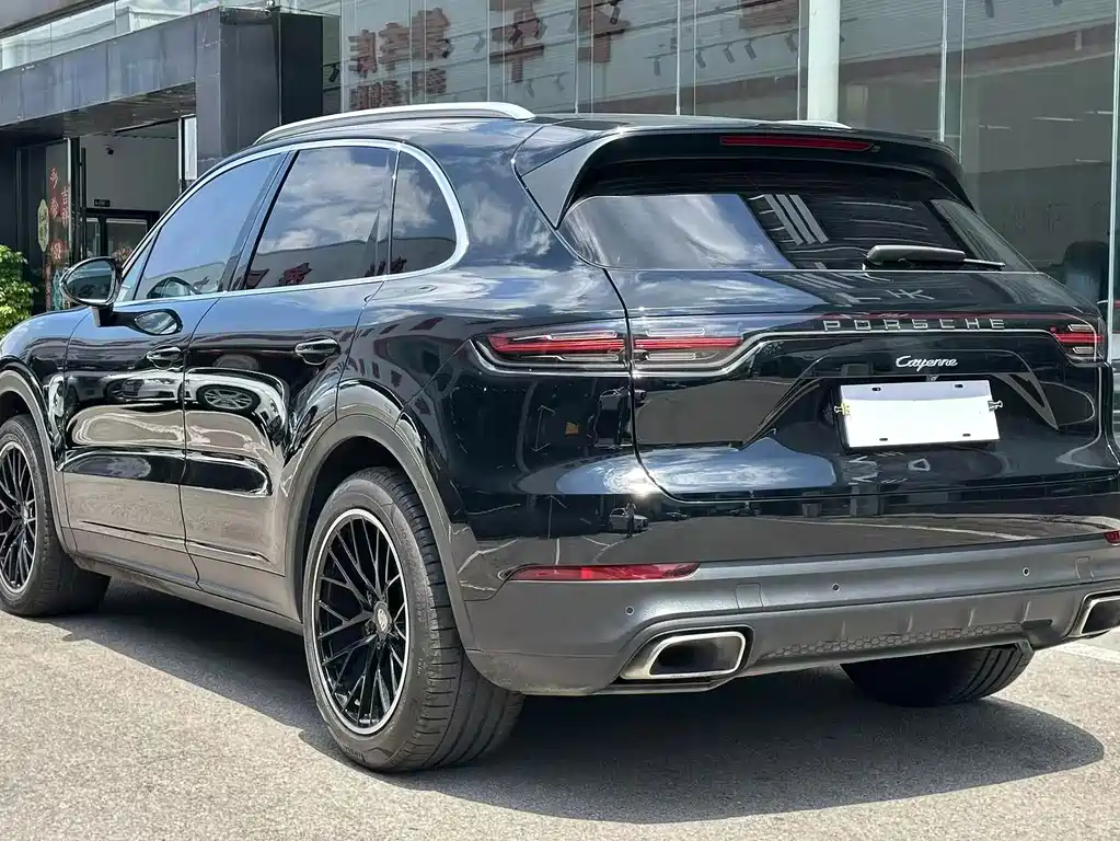 Porsche Cayenne — миниатюра 9