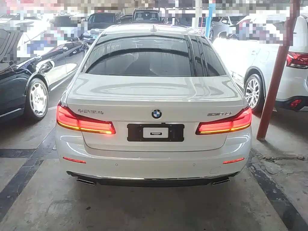 BMW 5 Series — миниатюра 6