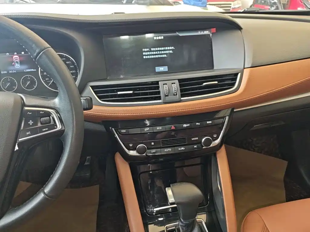 Borgward BX7 — миниатюра 13