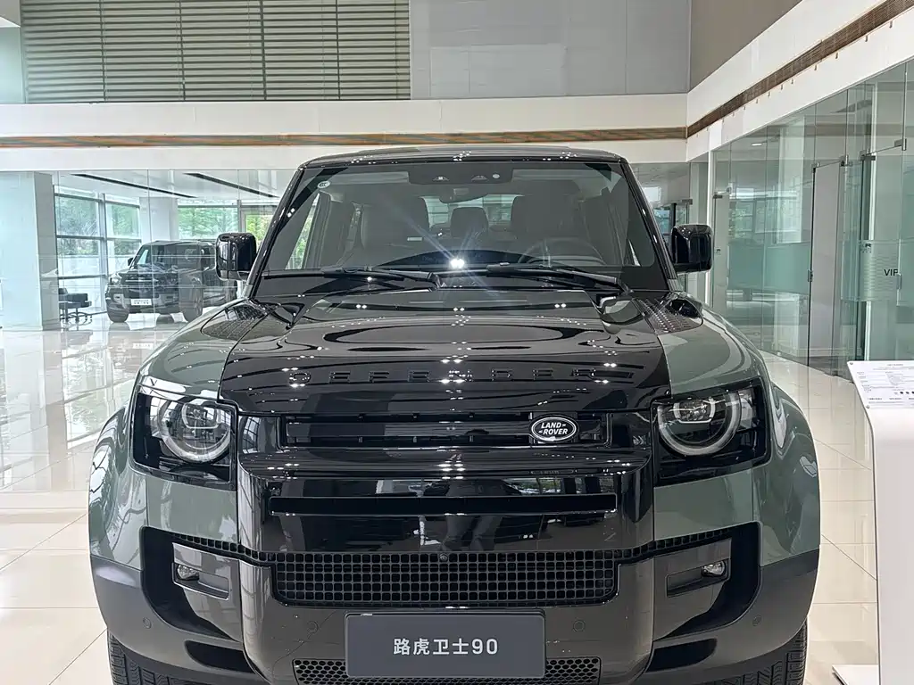 Land Rover Defender 0