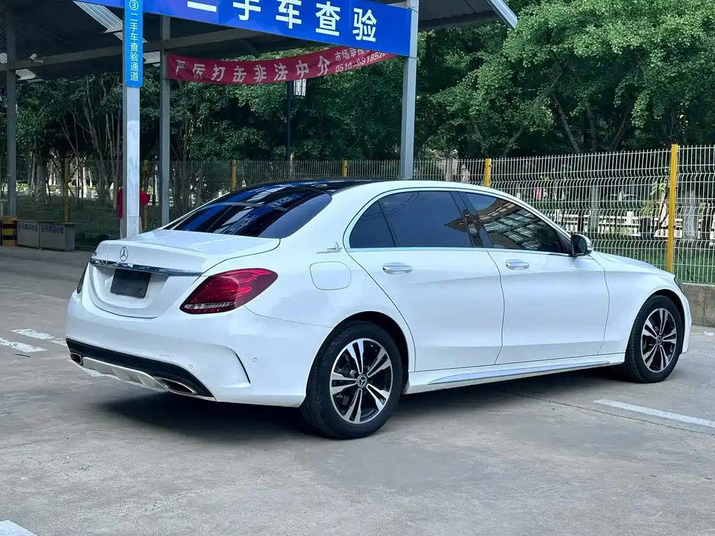 Mercedes-Benz C-Class — миниатюра 7