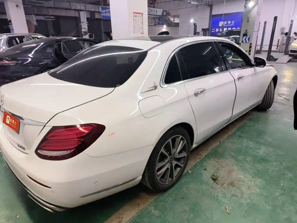 Mercedes-Benz E-Class — миниатюра 2