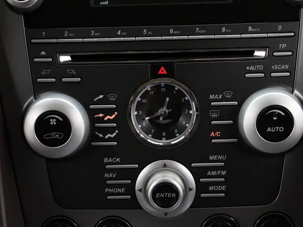 Aston Martin Rapide — миниатюра 14