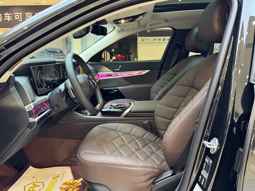 BMW 7 Series — миниатюра 6