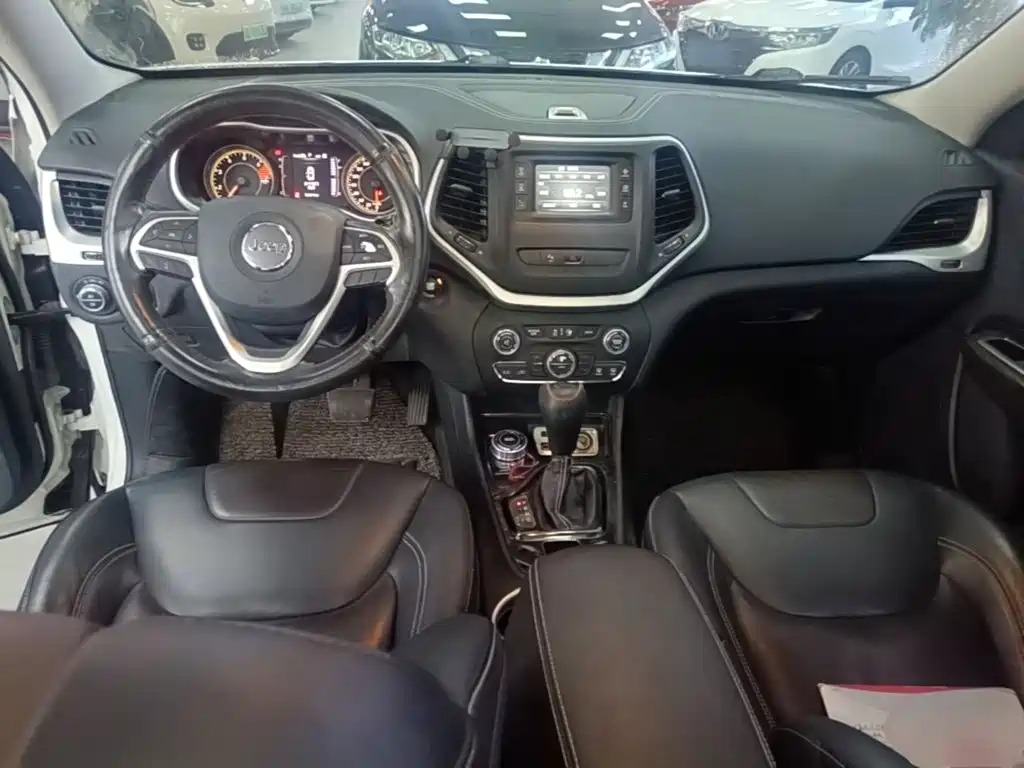 Jeep Cherokee — миниатюра 6