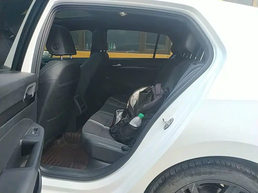 Volkswagen Golf — миниатюра 17