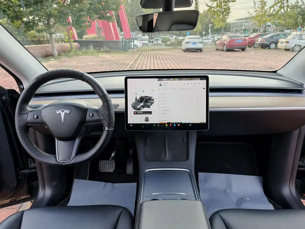 TESLA MODEL Y