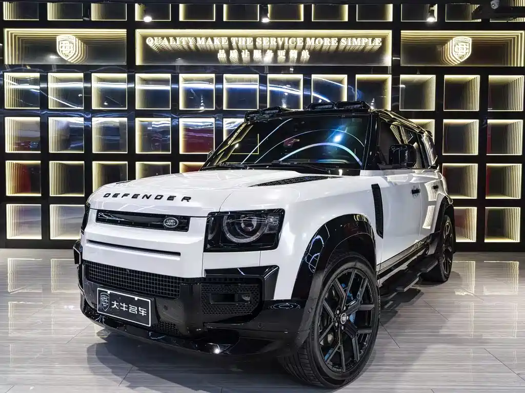 Land Rover Defender 2024