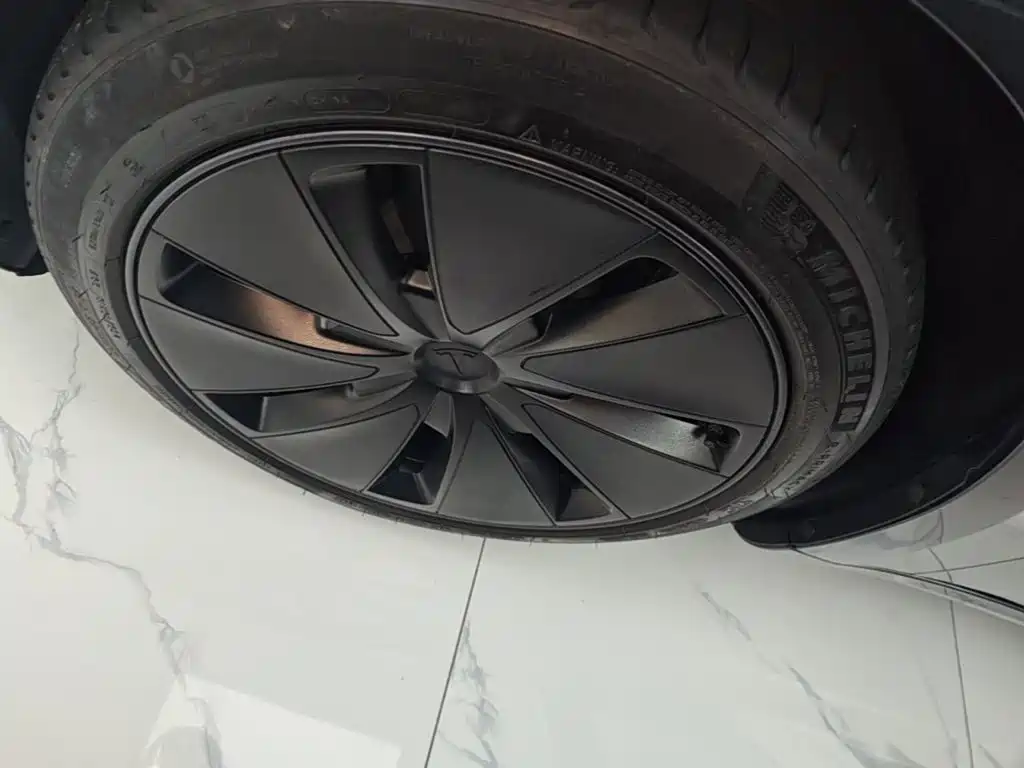 Tesla Model 3 — миниатюра 23