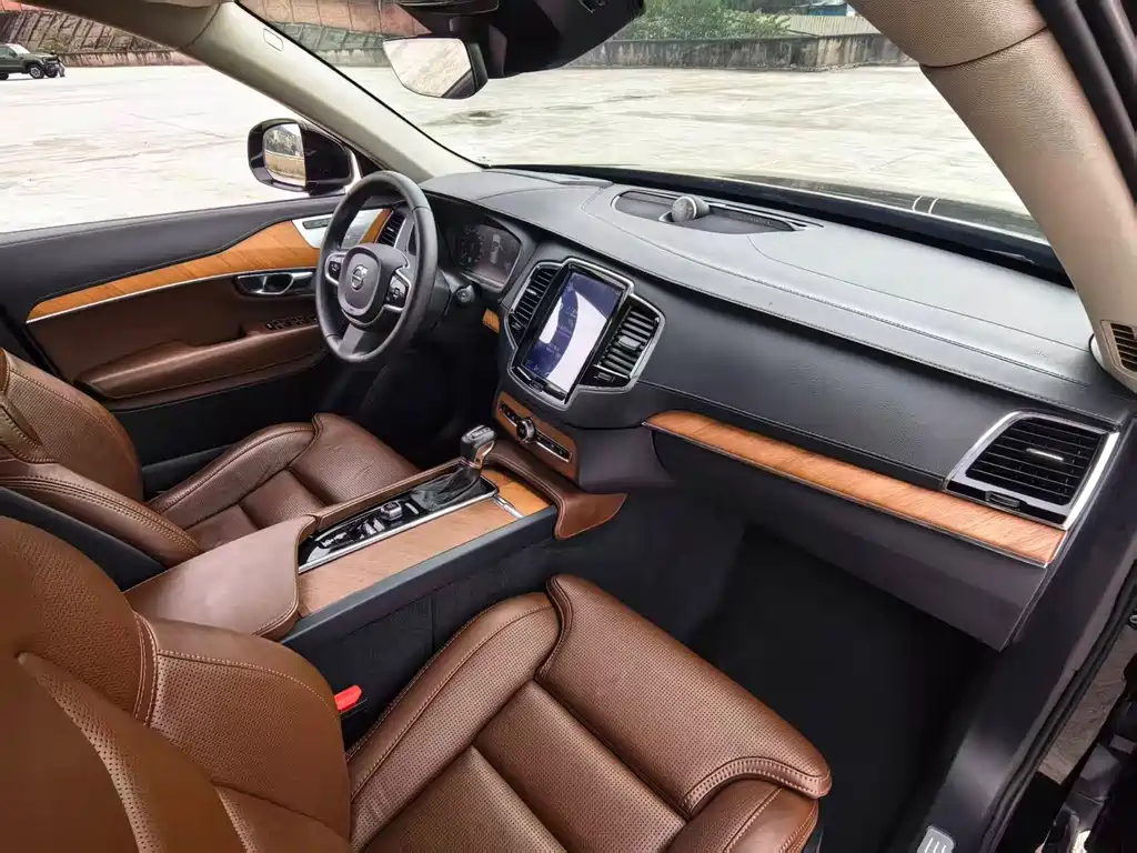 Volvo XC90 — миниатюра 8