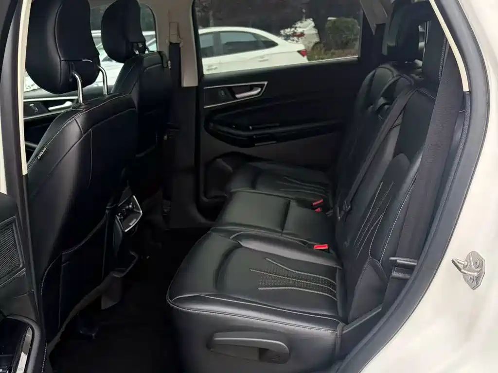 Ford Edge — миниатюра 8