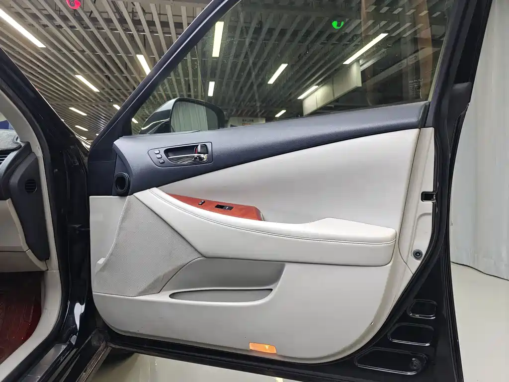 Lexus ES — миниатюра 6