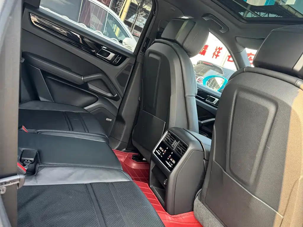 Porsche Cayenne — миниатюра 7