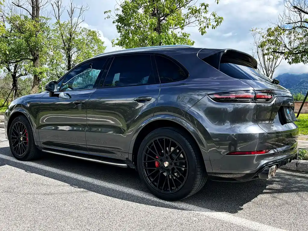 Porsche Cayenne — миниатюра 4