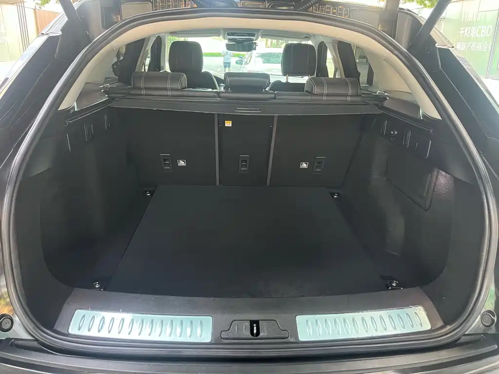 Land Rover Velar — миниатюра 15