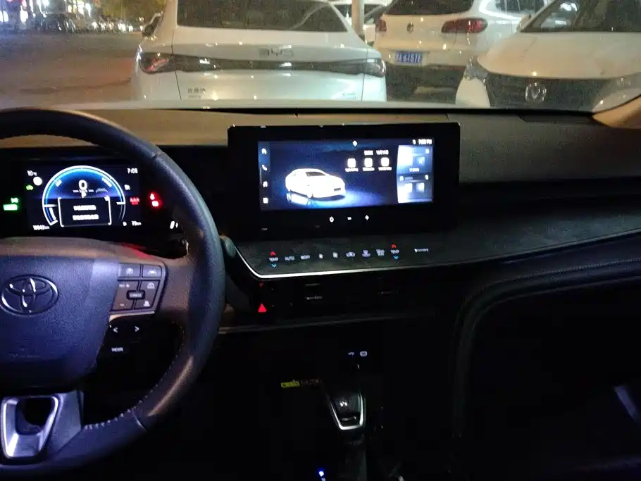 Toyota Camry — миниатюра 13