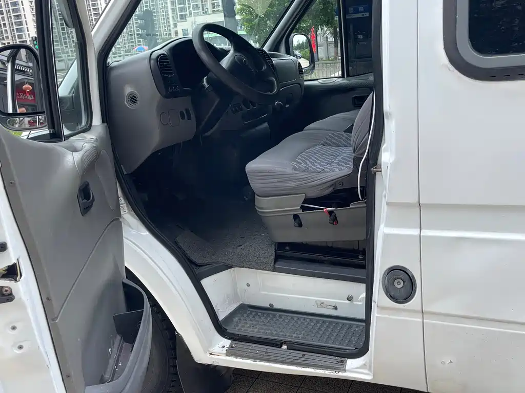 Ford Transit Classic — миниатюра 12