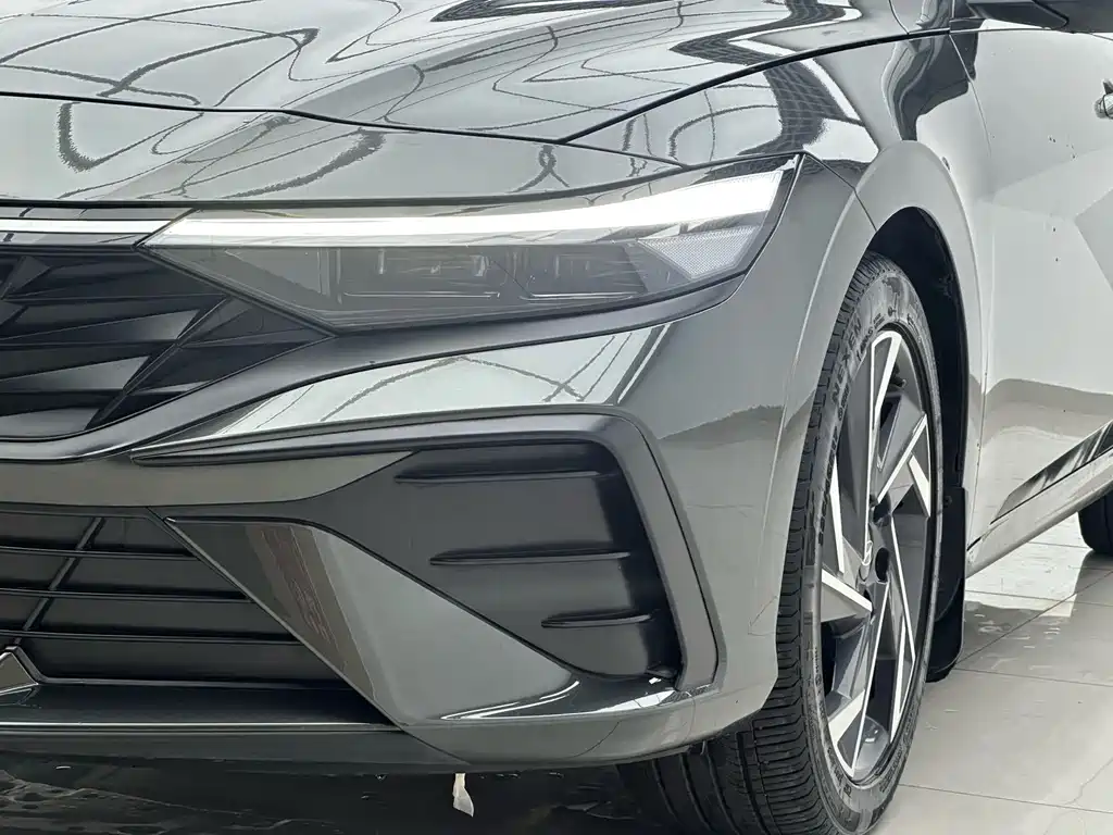 Hyundai Elantra — миниатюра 8