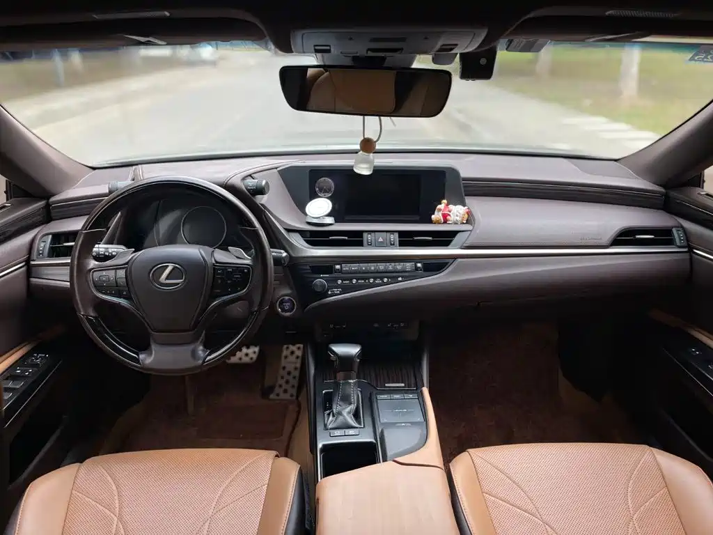 Lexus ES — миниатюра 14