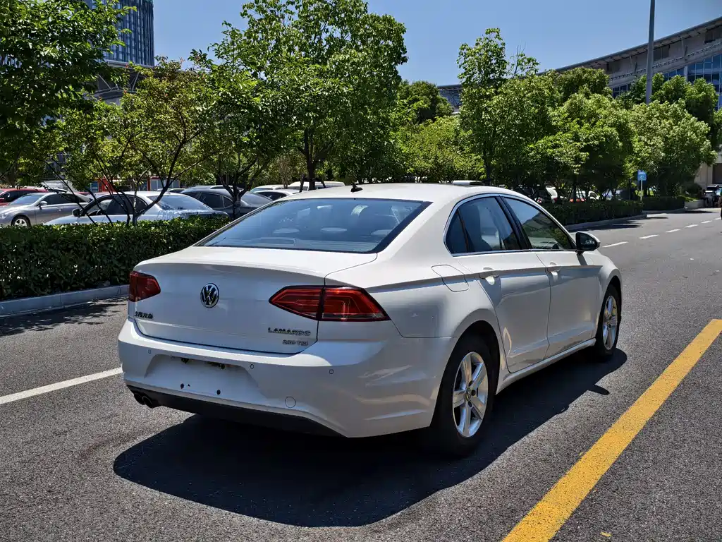 Volkswagen Lamando 2017 230TSI DSG