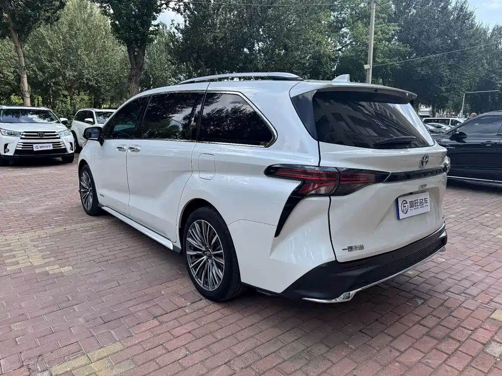Toyota Granvia — миниатюра 4