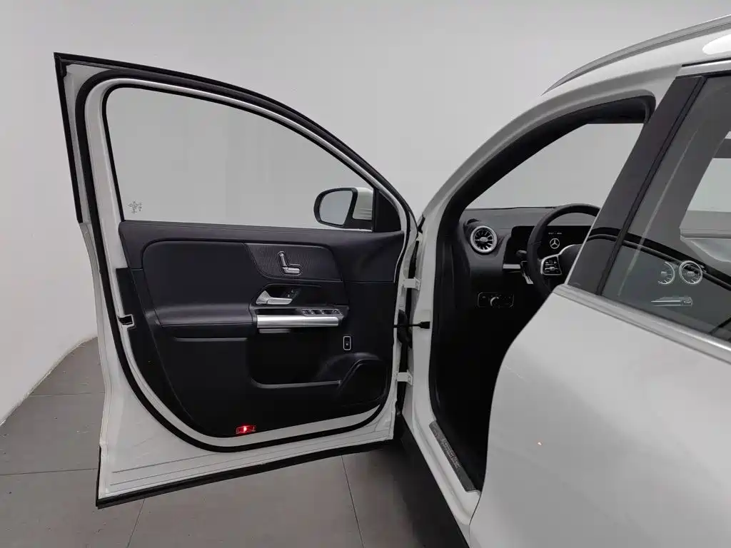 Mercedes-Benz GLA — миниатюра 8