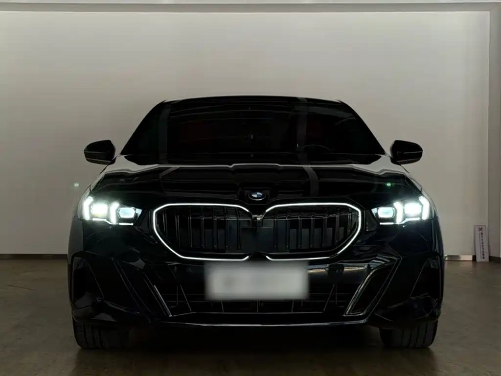 BMW 5 Series — миниатюра 12