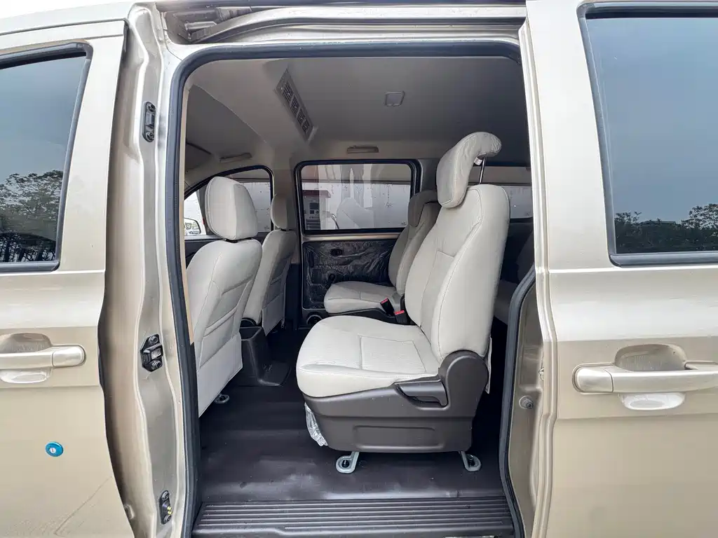 Wuling Hongguang V — миниатюра 13