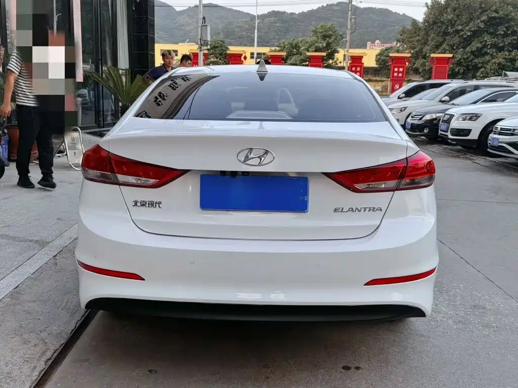 Hyundai Elantra — миниатюра 5